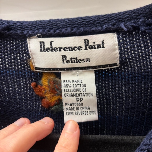 Like New Women's Fall Leaf Embroidered Knit Cardigan Sweater Size PP - Picture 6 of 8